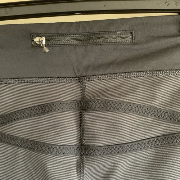 Lululemon run for your life black striped crops - Picture 4 of 10